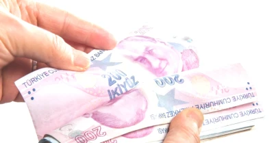 Bayram Öncesi Emekli ve Memur Maaşları: Mart'ta Erken Yatacak mı? SSK ve Bağkur Detayları!